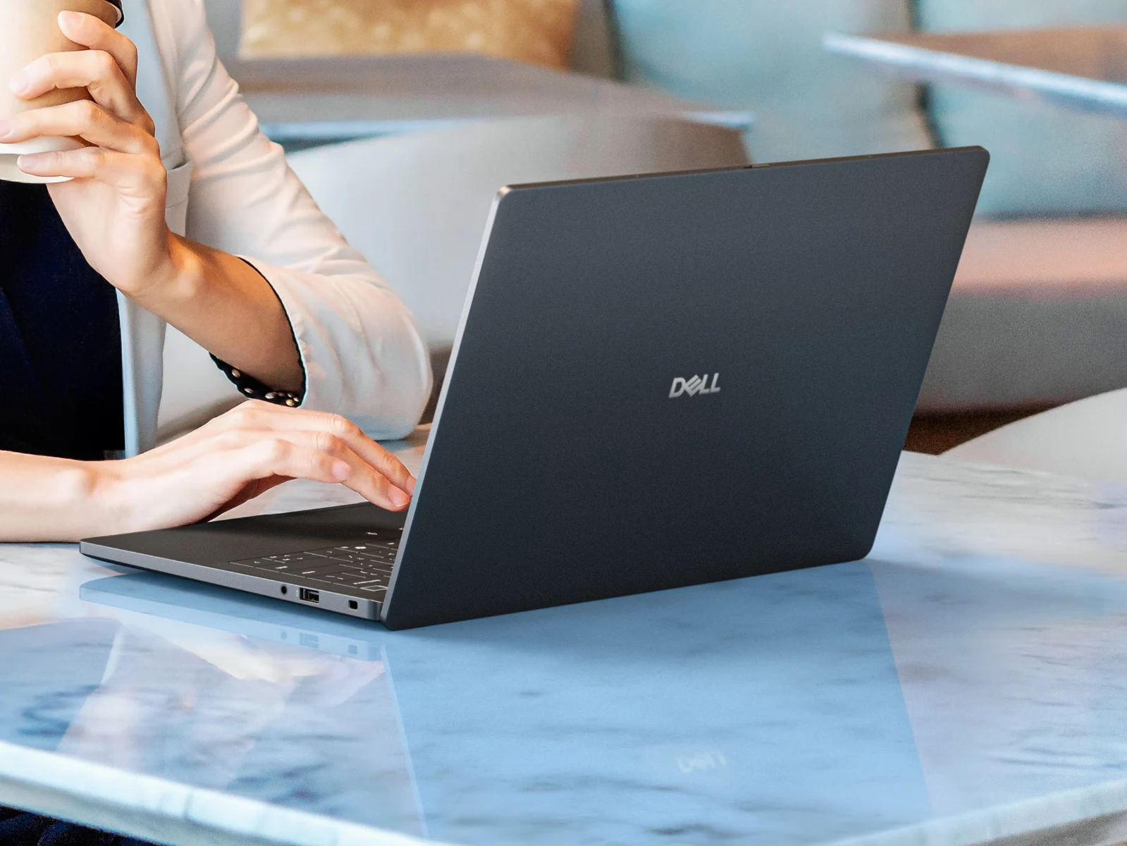 Dell Launches New 14-Inch Laptop with Intel Panther Lake & 32GB RAM Globally