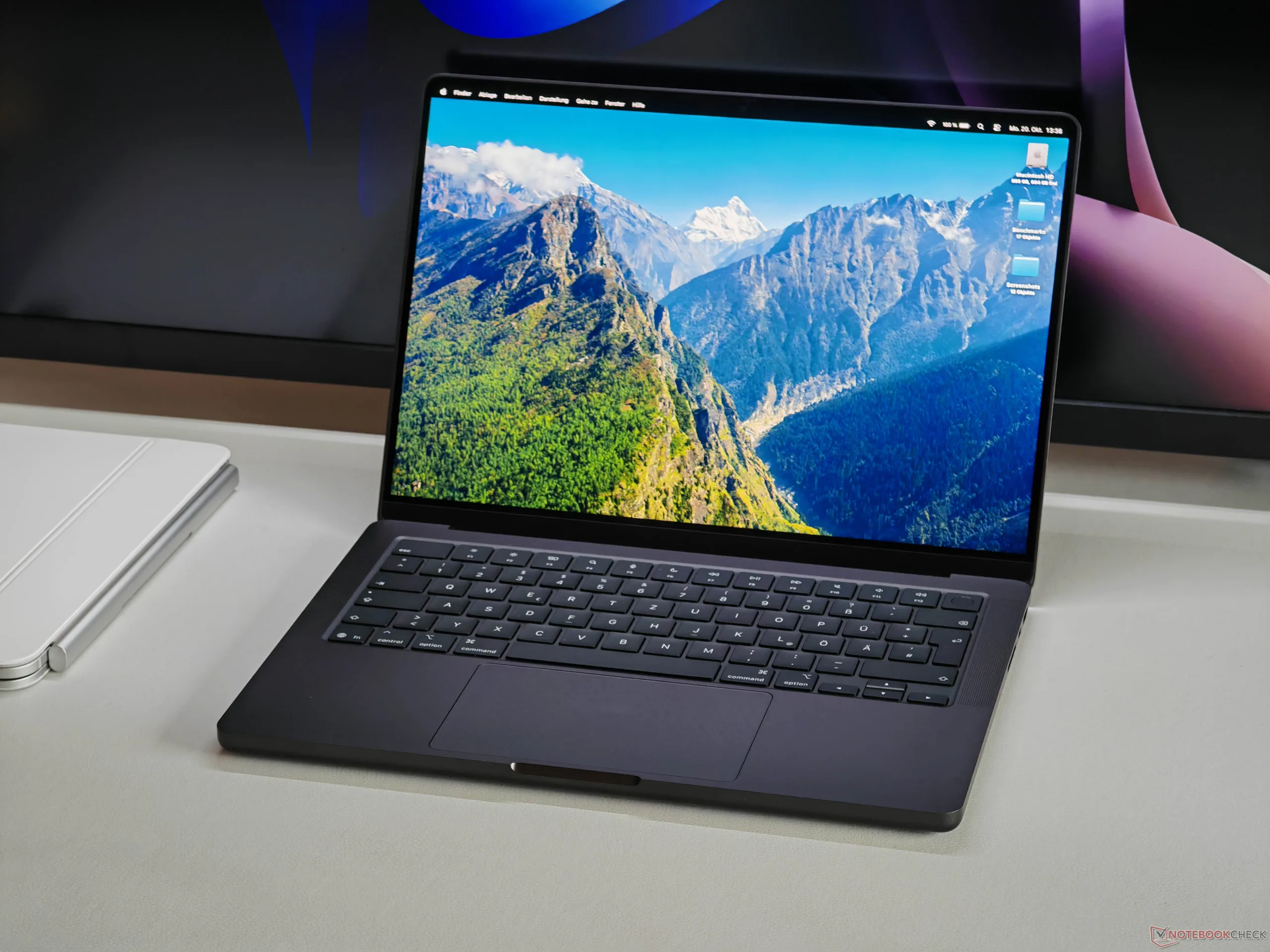 Apple’s OLED Transition May Replace Mini LED in Premium Laptops