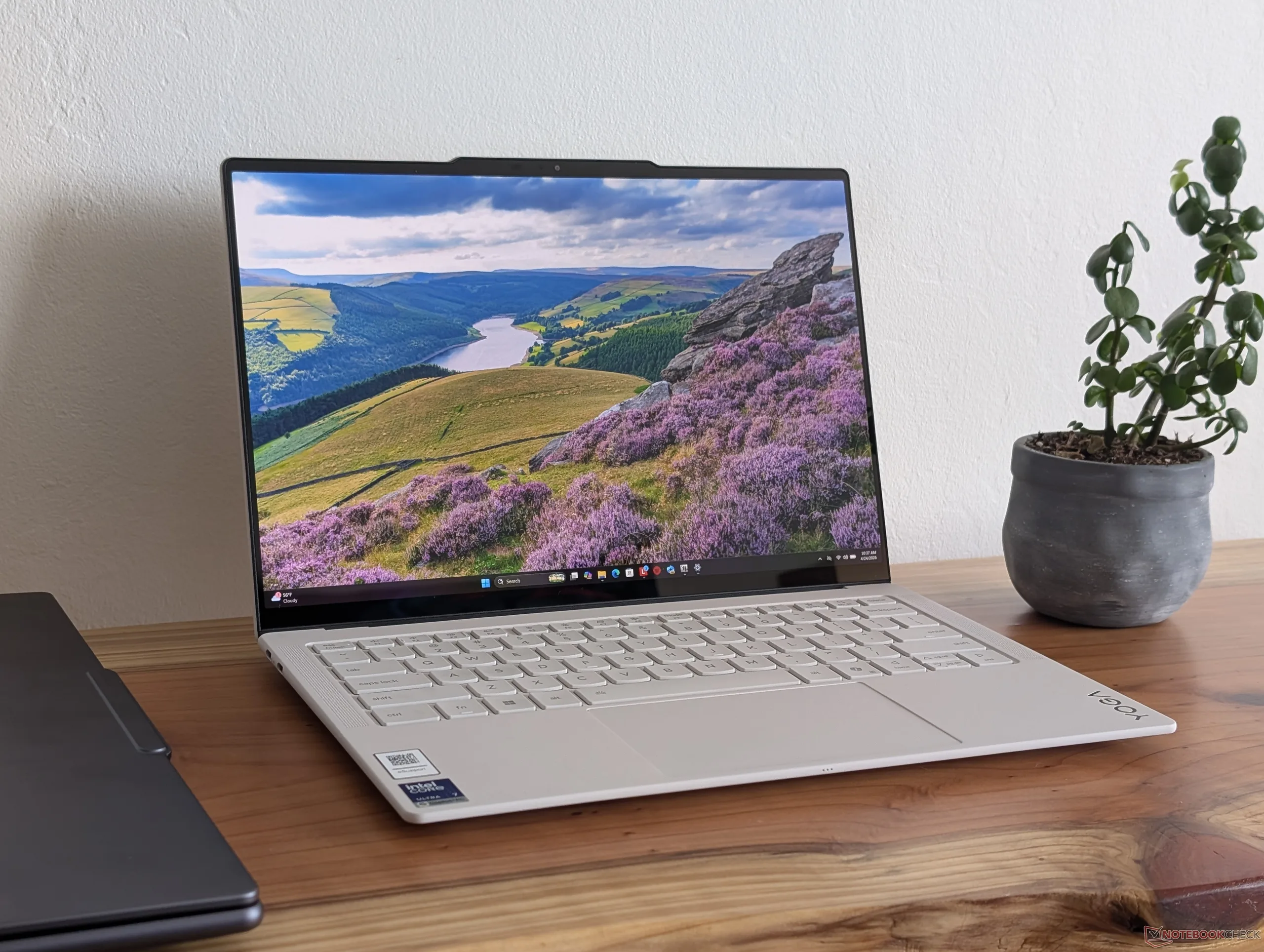 Lenovo Yoga Slim 7 Ultra 14 Aura: Lightest Laptop with Core Ultra X7 but Some Drawbacks
