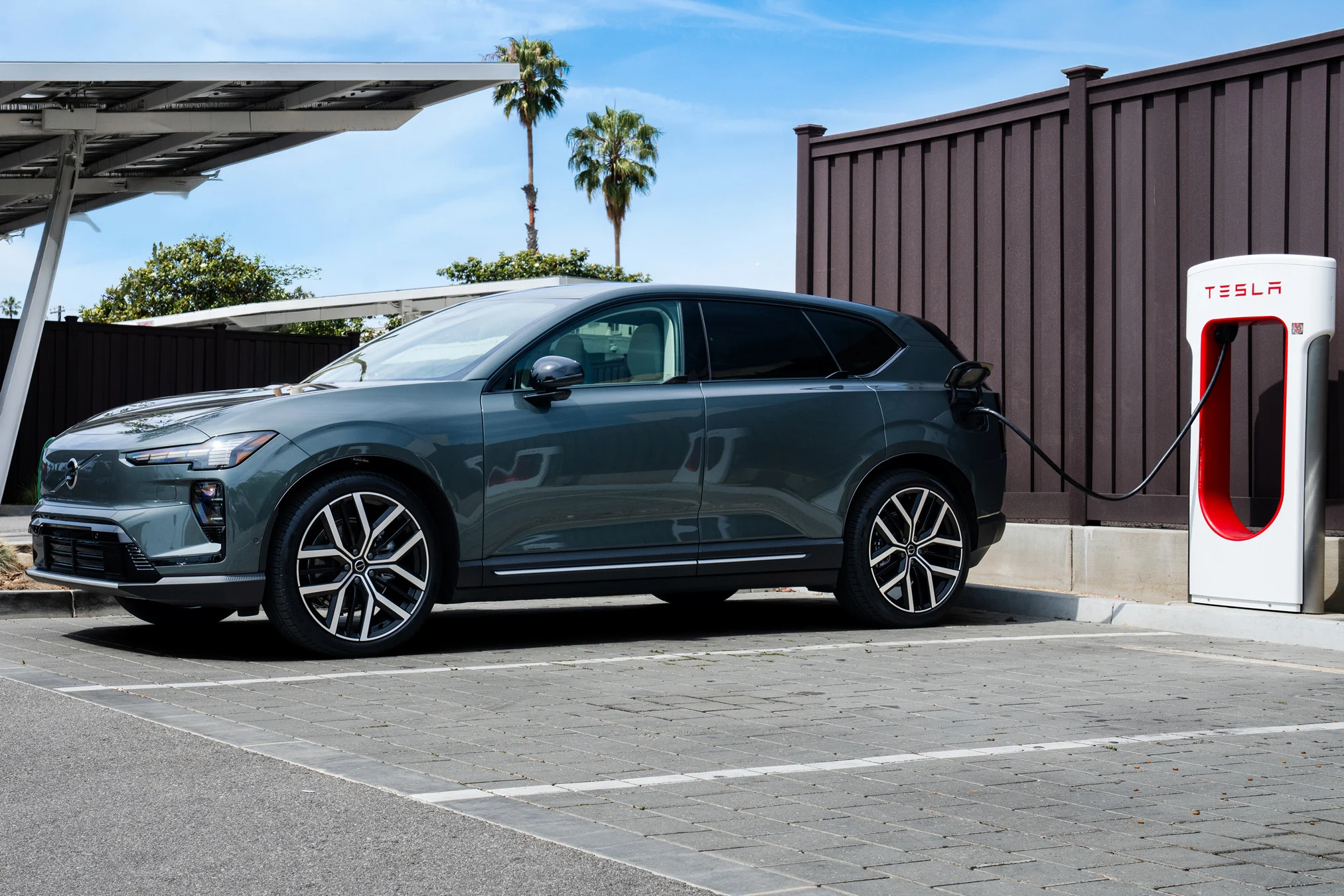 Volvo Rolls Out 20k+ Fast-Charging Points for EV Fleet Update