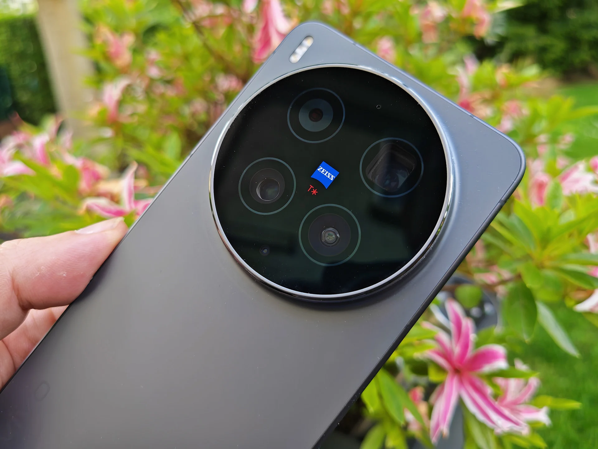 Vivo X300 Ultra Update Fixes Major Issues