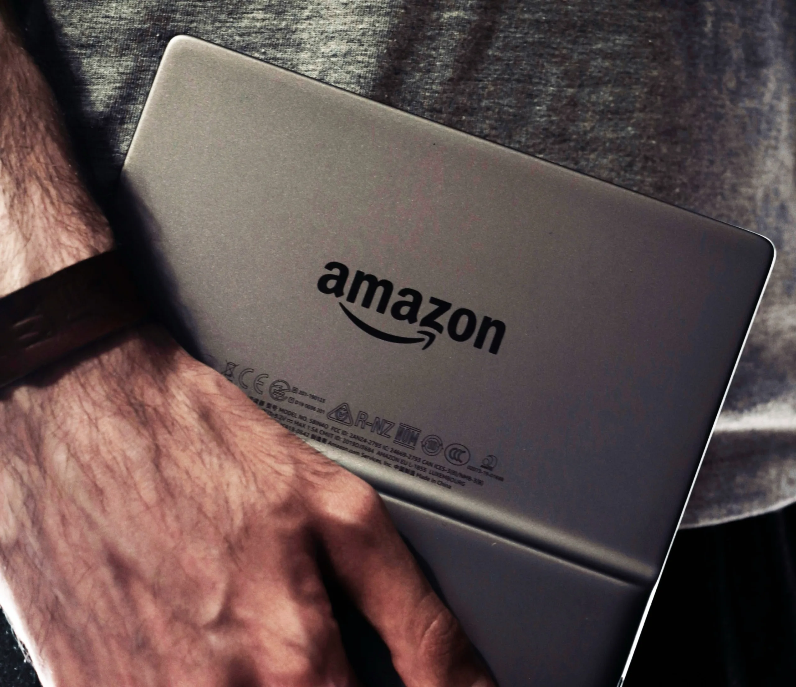 Amazon Kindle e-readers replaceable batteries leak issue