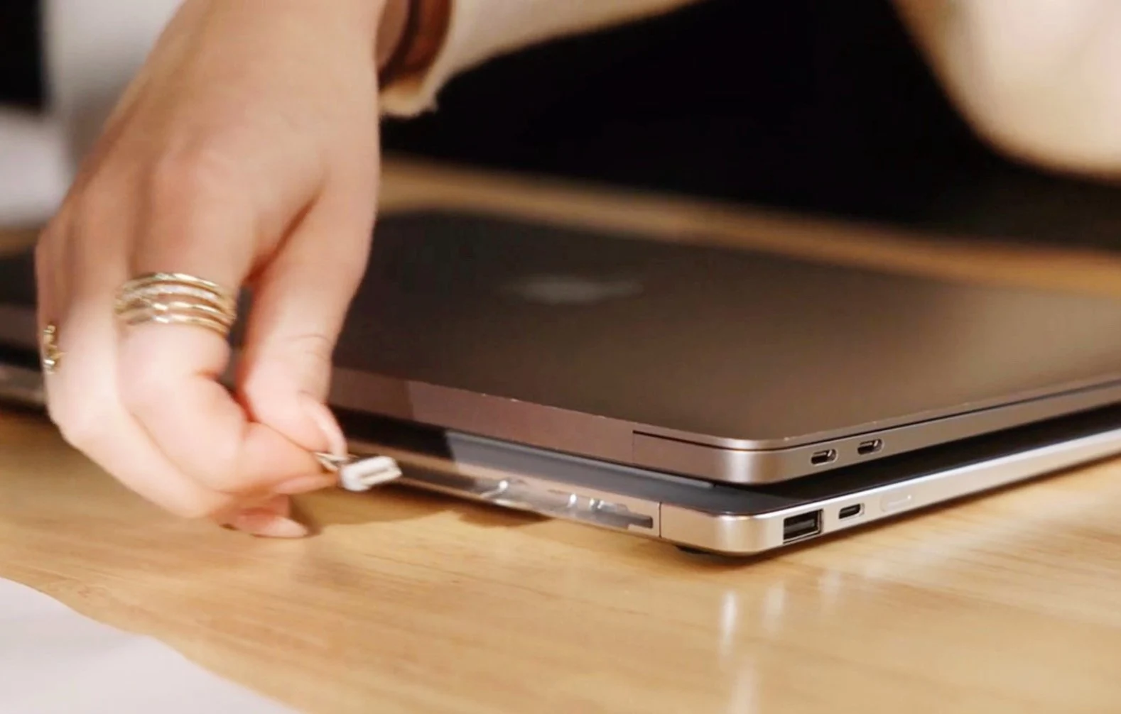 Krafted Power Bank Looks Like a Laptop, Quadruples Battery Life