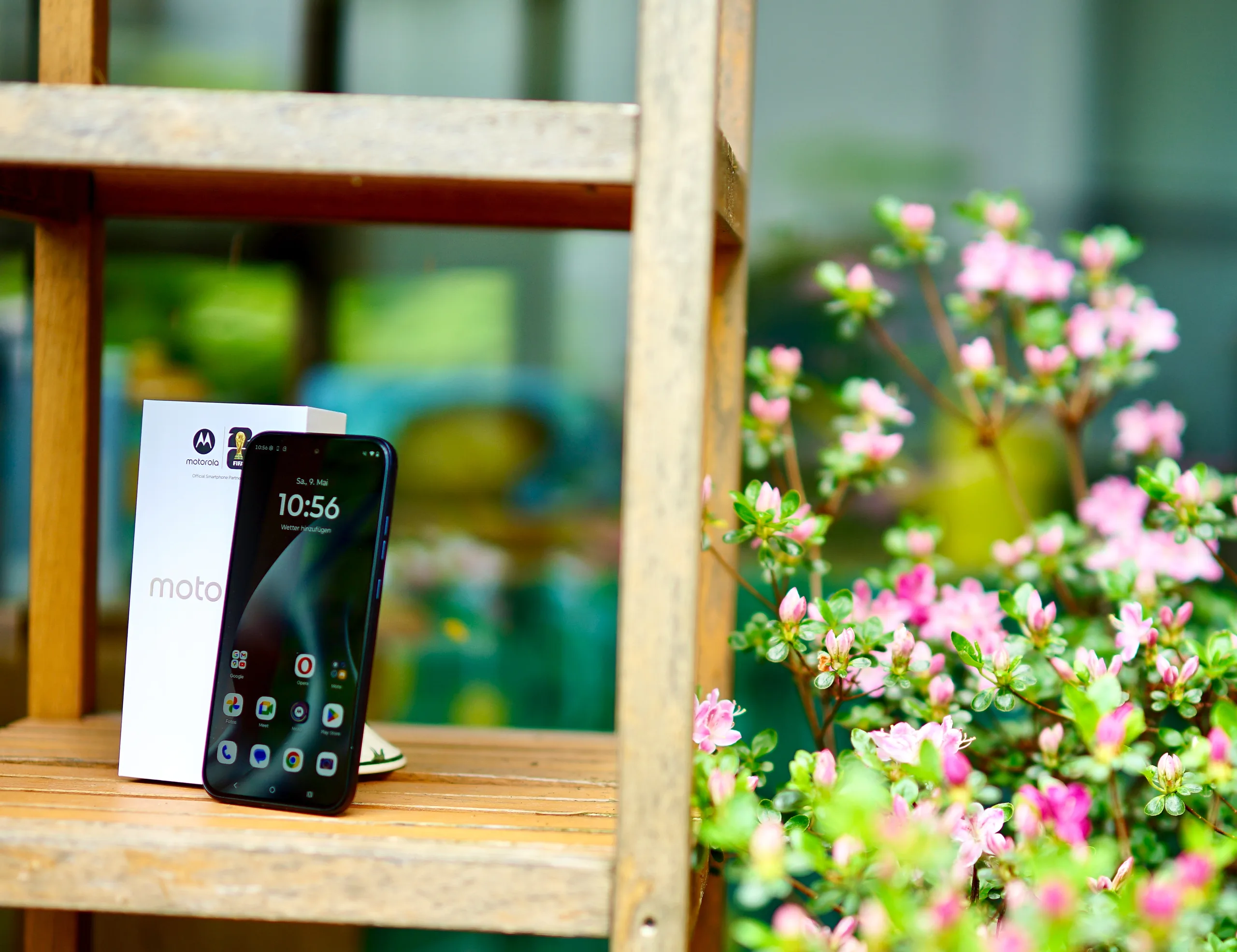 Motorola Cell Phone: 88dB Speaker, Minimal Bass