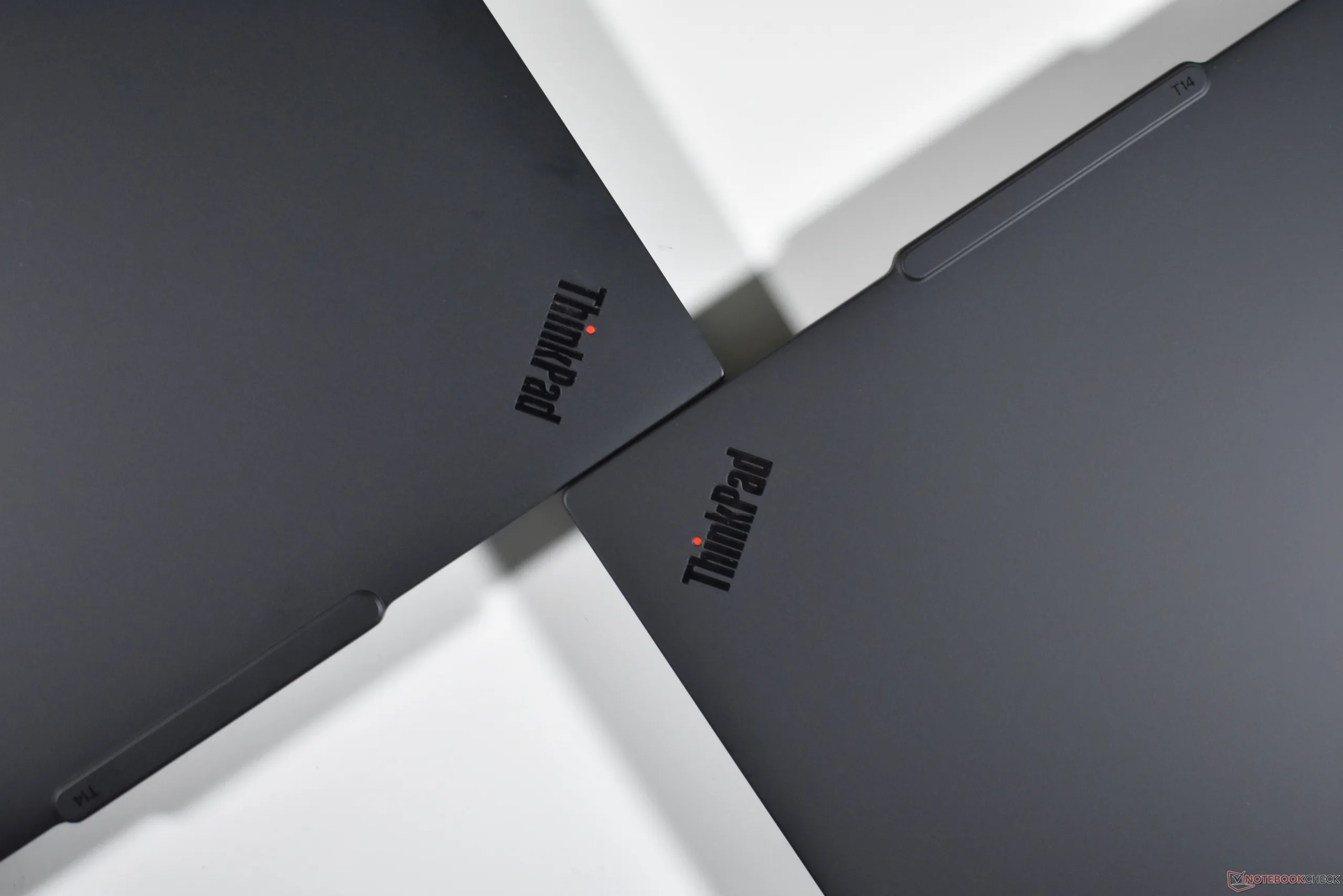 Lenovo ThinkPad T14 Gen 7 vs Gen 6: Design Photo Comparison