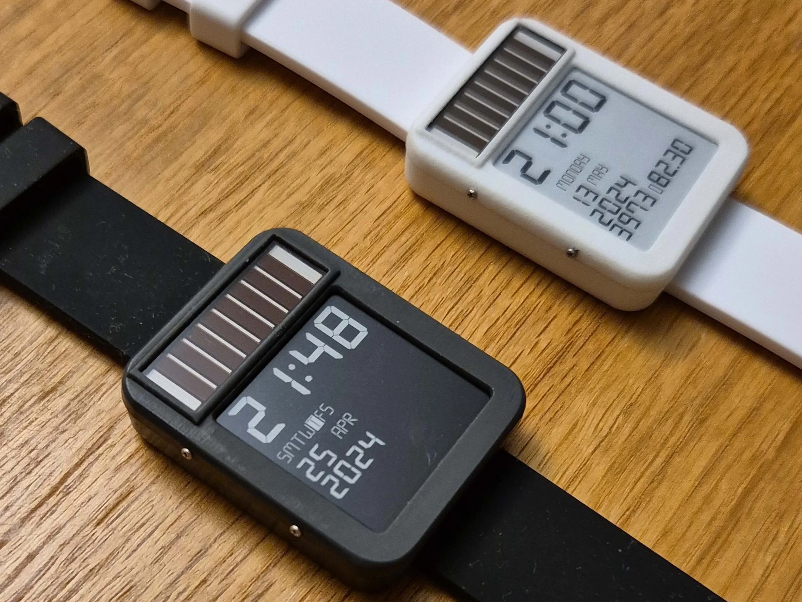 LightInk E-ink Smartwatch: Solar, LoRa & GPS, 10 Months Battery