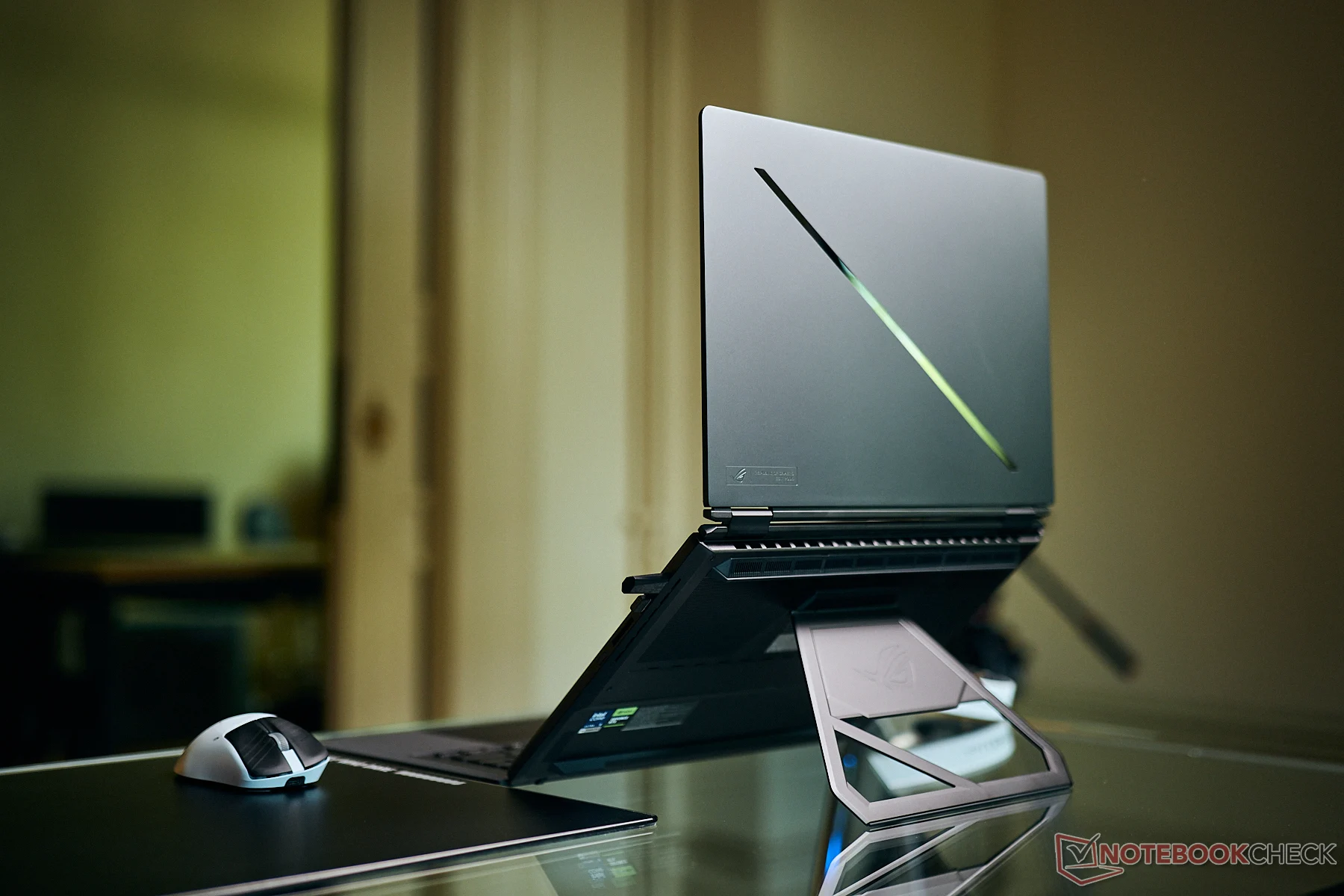 Asus ROG Zephyrus Duo GX651 Review: Unique but Expensive