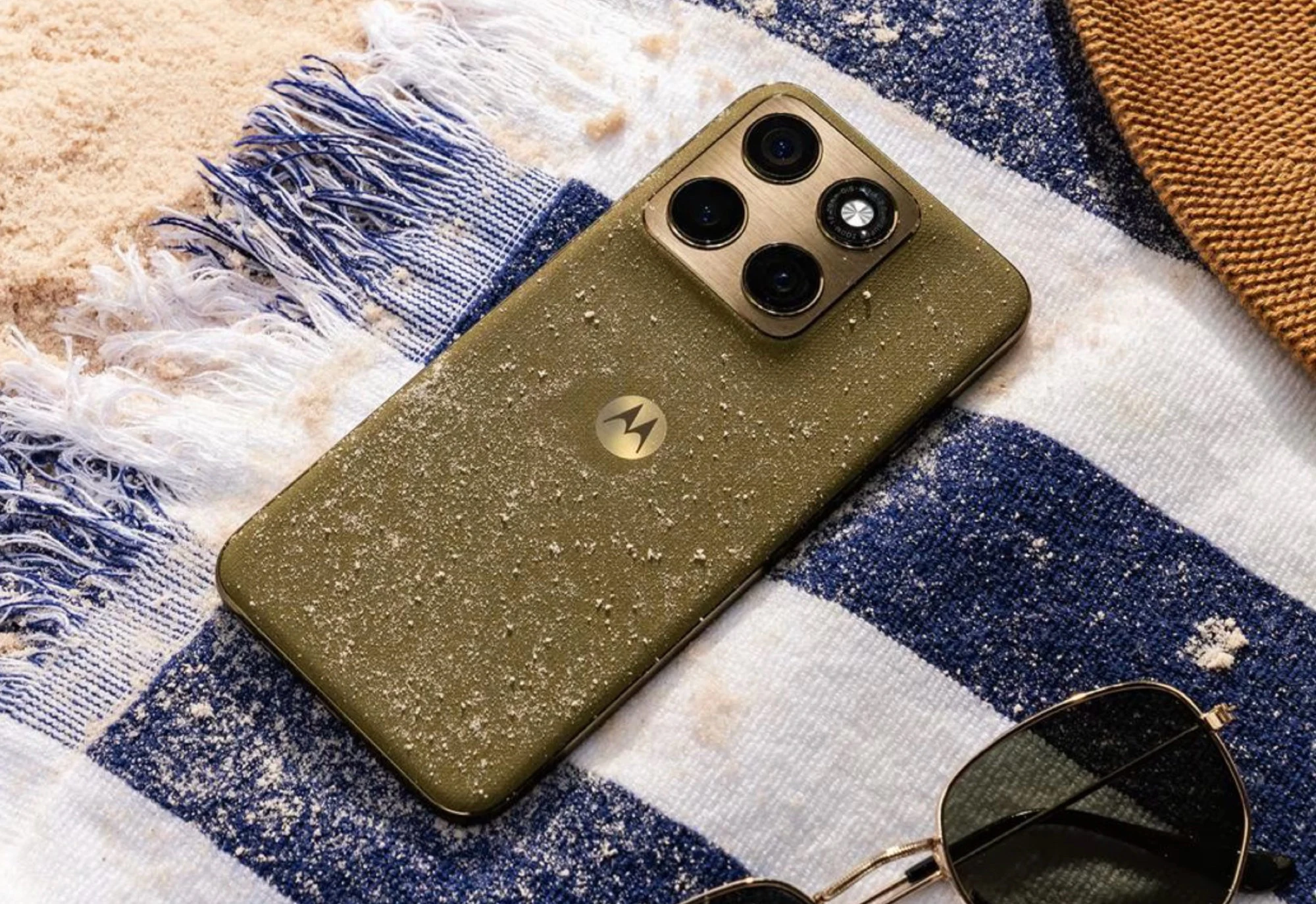 Motorola Edge 2026 Unveiled: Compact, Triple 50MP Cameras