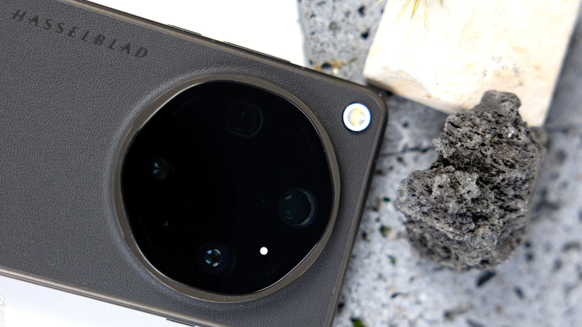 Find X10 Ultra: Oppo Upgrades Exclusive 10x Hasselblad Camera